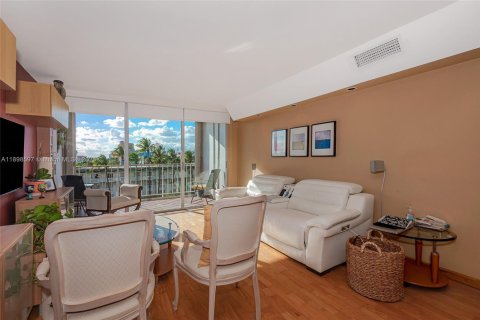 Copropriété à vendre à North Bay Village, Floride: 1 chambre, 87.33 m2 № 1950092 - photo 3