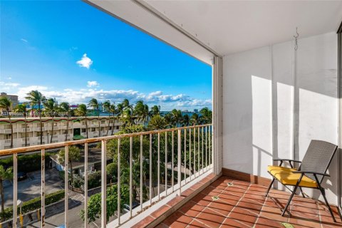 Copropriété à vendre à North Bay Village, Floride: 1 chambre, 87.33 m2 № 1950092 - photo 23