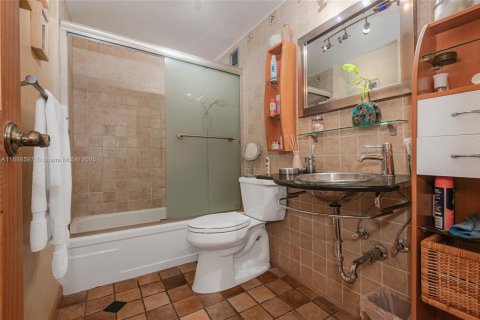 Copropriété à vendre à North Bay Village, Floride: 1 chambre, 87.33 m2 № 1950092 - photo 22