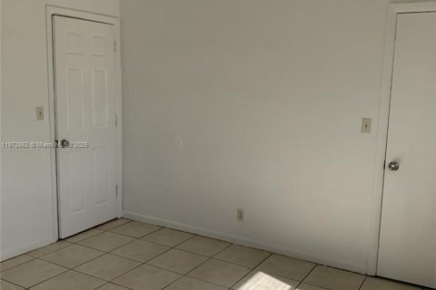 Villa ou maison à vendre à Lauderdale Lakes, Floride: 3 chambres, 166.76 m2 № 1922629 - photo 3
