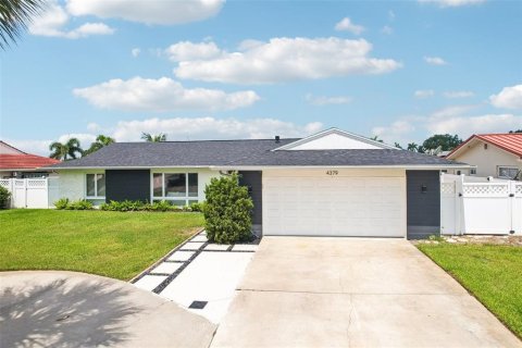 Casa en Saint Petersburg, Florida 4 dormitorios, 232.72 m2 № 2126609
