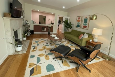 Casa en venta en Miami, Florida, 3 dormitorios, 213.95 m2 № 1923539 - foto 24