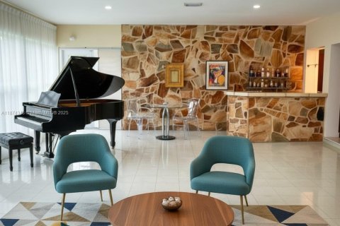 Casa en venta en Miami, Florida, 3 dormitorios, 213.95 m2 № 1923539 - foto 18