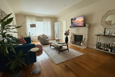 Casa en venta en Miami, Florida, 3 dormitorios, 213.95 m2 № 1923539 - foto 30