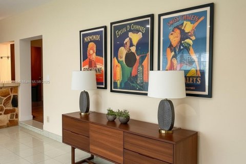 Casa en venta en Miami, Florida, 3 dormitorios, 213.95 m2 № 1923539 - foto 22