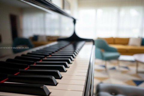 Casa en venta en Miami, Florida, 3 dormitorios, 213.95 m2 № 1923539 - foto 17