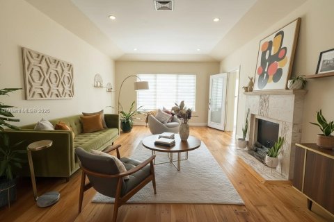 Casa en venta en Miami, Florida, 3 dormitorios, 213.95 m2 № 1923539 - foto 28