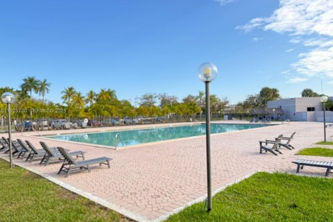 Condo in Miami, Florida, 2 bedrooms  № 2042209 - photo 20