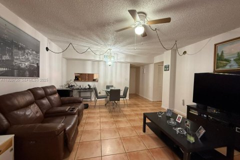 Condo in Miami, Florida, 2 bedrooms  № 2042209 - photo 7