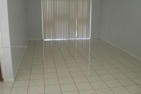 Villa ou maison à louer à Plantation, Floride: 2 chambres, 133.04 m2 № 2170947 - photo 4