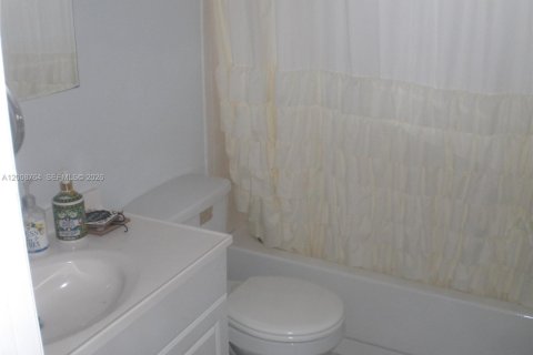 Villa ou maison à louer à Plantation, Floride: 2 chambres, 133.04 m2 № 2170947 - photo 13