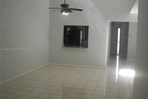 Villa ou maison à louer à Plantation, Floride: 2 chambres, 133.04 m2 № 2170947 - photo 5
