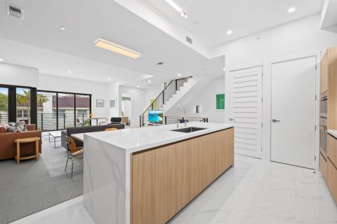 Купить таунхаус в Форт-Лодердейл, Флорида 2 комнаты, 216.65м2, № 2377278 - фото 15