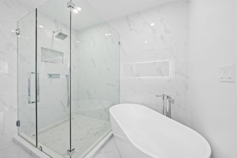 Купить таунхаус в Форт-Лодердейл, Флорида 2 комнаты, 216.65м2, № 2377278 - фото 18