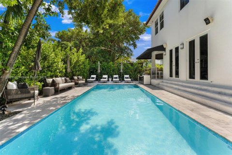 Villa ou maison à louer à Miami Beach, Floride: 6 chambres, 349.5 m2 № 1946829 - photo 1