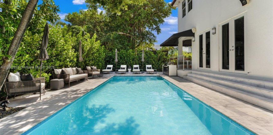 Villa ou maison à Miami Beach, Floride 6 chambres, 349.5 m2 № 1946829