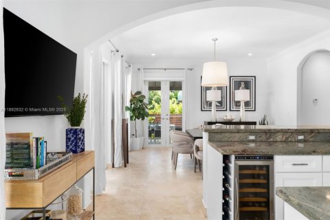 Villa ou maison à louer à Miami Beach, Floride: 6 chambres, 349.5 m2 № 1946829 - photo 13