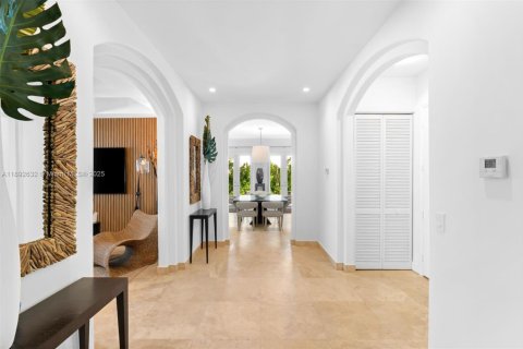 Villa ou maison à louer à Miami Beach, Floride: 6 chambres, 349.5 m2 № 1946829 - photo 8
