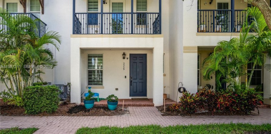 Таунхаус в Мирамар, Флорида 3 спальни, 185.8м2 № 2047728