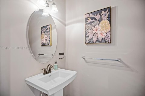 Снять в аренду таунхаус в Мирамар, Флорида 3 спальни, 185.8м2, № 2047728 - фото 17