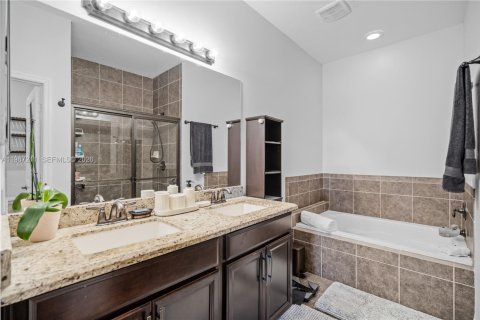 Снять в аренду таунхаус в Мирамар, Флорида 3 спальни, 185.8м2, № 2047728 - фото 26