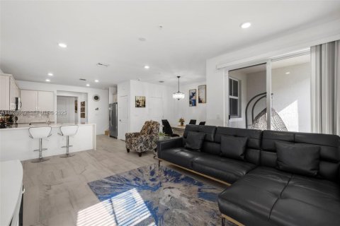 Townhouse in Pembroke Pines, Florida 3 bedrooms, 190.36 sq.m. № 1988738 - photo 19