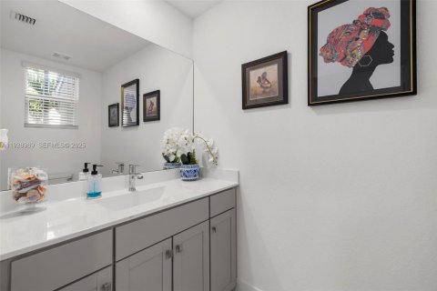 Townhouse in Pembroke Pines, Florida 3 bedrooms, 190.36 sq.m. № 1988738 - photo 4