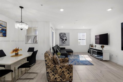 Townhouse in Pembroke Pines, Florida 3 bedrooms, 190.36 sq.m. № 1988738 - photo 15