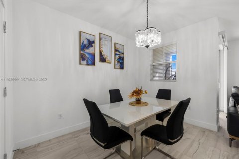 Townhouse in Pembroke Pines, Florida 3 bedrooms, 190.36 sq.m. № 1988738 - photo 13