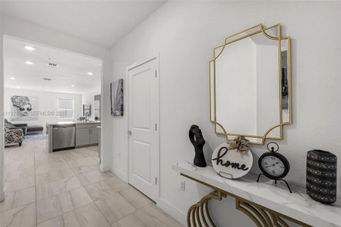 Townhouse in Pembroke Pines, Florida 3 bedrooms, 190.36 sq.m. № 1988738 - photo 2