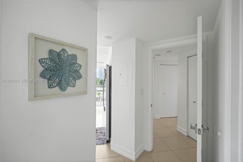 Copropriété à louer à Aventura, Floride: 3 chambres, 174.66 m2 № 1976737 - photo 18