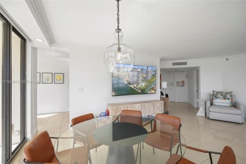 Copropriété à louer à Aventura, Floride: 3 chambres, 174.66 m2 № 1976737 - photo 3