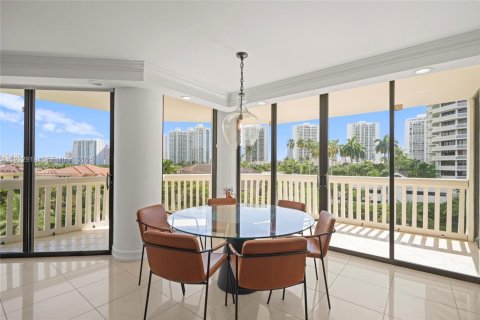 Copropriété à louer à Aventura, Floride: 3 chambres, 174.66 m2 № 1976737 - photo 1