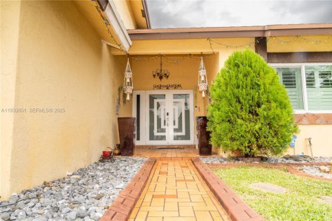 Villa ou maison à vendre à Pembroke Pines, Floride: 4 chambres, 218.78 m2 № 1989435 - photo 5