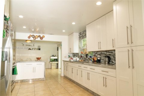 Villa ou maison à vendre à Pembroke Pines, Floride: 4 chambres, 218.78 m2 № 1989435 - photo 10