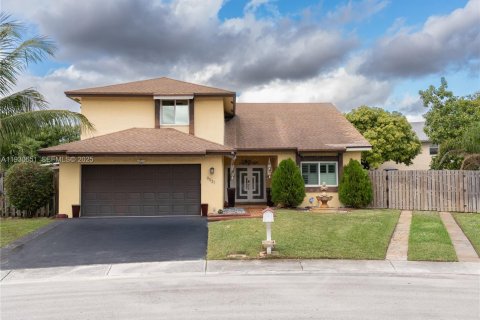Villa ou maison à vendre à Pembroke Pines, Floride: 4 chambres, 218.78 m2 № 1989435 - photo 1