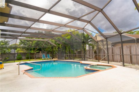Villa ou maison à vendre à Pembroke Pines, Floride: 4 chambres, 218.78 m2 № 1989435 - photo 4