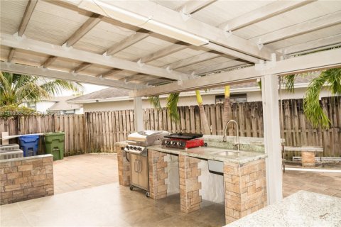 Villa ou maison à vendre à Pembroke Pines, Floride: 4 chambres, 218.78 m2 № 1989435 - photo 26