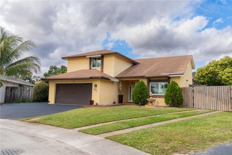Villa ou maison à vendre à Pembroke Pines, Floride: 4 chambres, 218.78 m2 № 1989435 - photo 2