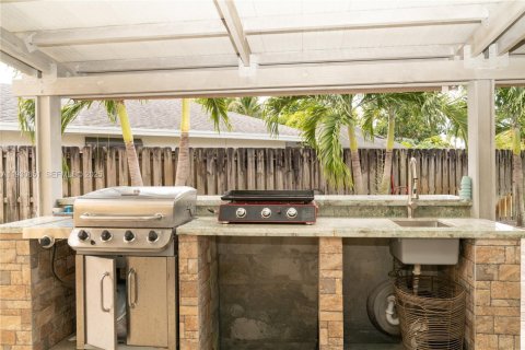 Villa ou maison à vendre à Pembroke Pines, Floride: 4 chambres, 218.78 m2 № 1989435 - photo 27