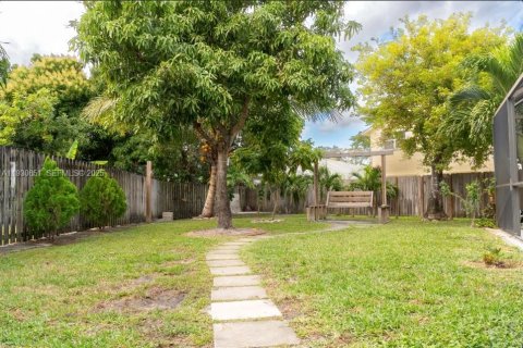 Villa ou maison à vendre à Pembroke Pines, Floride: 4 chambres, 218.78 m2 № 1989435 - photo 28