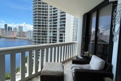 Condo in Aventura, Florida, 2 bedrooms  № 1863718 - photo 25