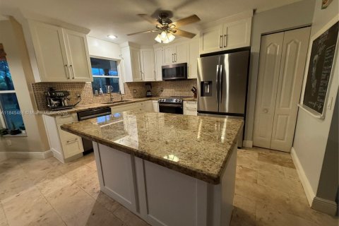 House in Boca Raton, Florida 3 bedrooms, 206.52 sq.m. № 1841031 - photo 19