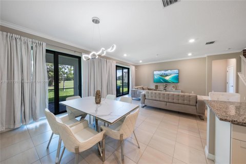 Villa ou maison à vendre à Tamarac, Floride: 5 chambres, 265.7 m2 № 1962686 - photo 8