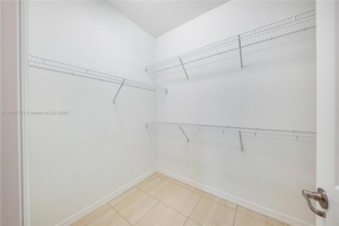 Villa ou maison à vendre à Tamarac, Floride: 5 chambres, 265.7 m2 № 1962686 - photo 27