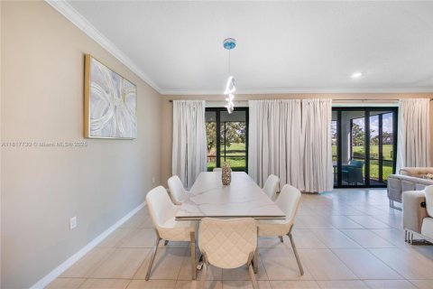 Villa ou maison à vendre à Tamarac, Floride: 5 chambres, 265.7 m2 № 1962686 - photo 12