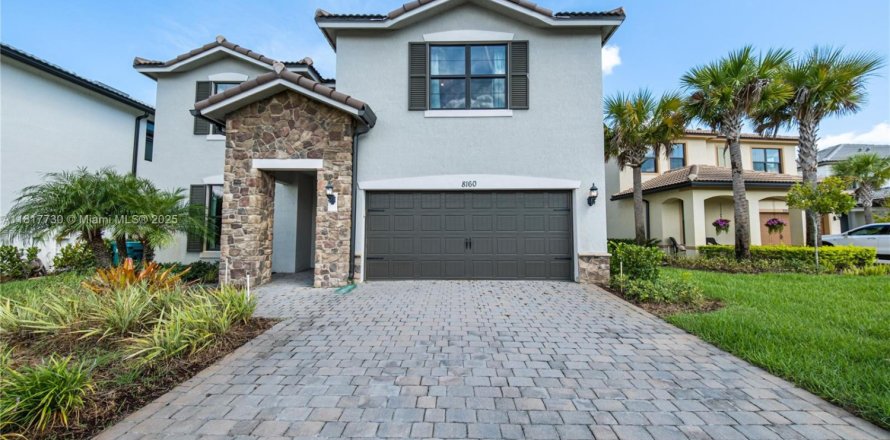 Villa ou maison à Tamarac, Floride 5 chambres, 265.7 m2 № 1962686