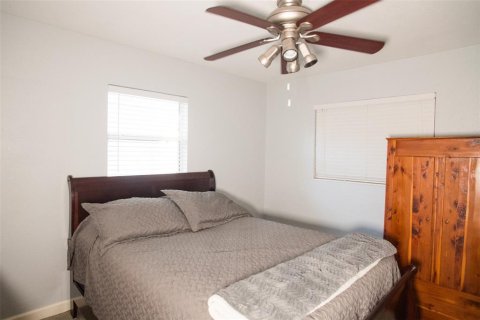 House in Pinellas Park, Florida 3 bedrooms, 124.21 sq.m. № 2199894 - photo 26