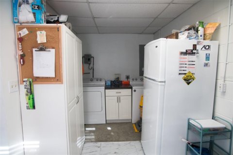 House in Pinellas Park, Florida 3 bedrooms, 124.21 sq.m. № 2199894 - photo 15