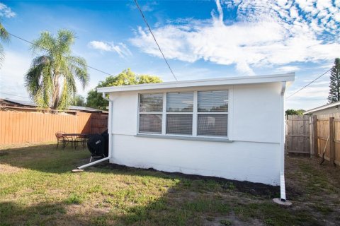 House in Pinellas Park, Florida 3 bedrooms, 124.21 sq.m. № 2199894 - photo 29